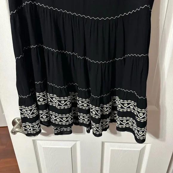 Max Studio Daisy Pattern Sleeveless Tiered Summer Dress - Picture 9 of 14